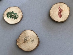 Décorations de Noël sur rondelle en bois Rondelle en bois massif décorée sur le thème de Noël par LaserEnFolie