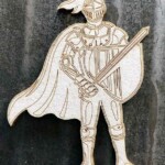 Décoration scrapbooking en forme de chevalier portant fièrement une armure. Chevalier en armure pour scrapbooking par LaserEnFolie