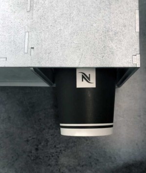 Intégration d'un distributeur de gobelets au distributeur de dosettes Distributeur de gobelets intégré au distributeur de dosettes de LaserEnFolie